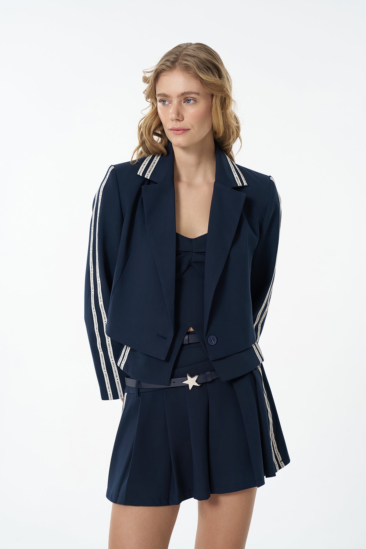 Yazı Şeritli Tek Düğmeli Crop Blazer Ceket Lacivert – QUZU