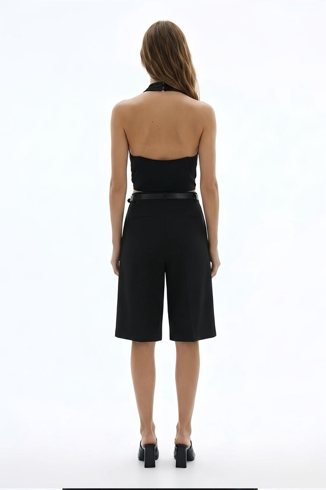 Degaje Yaka Boyundan Bağlamalı Crop Bluz Siyah