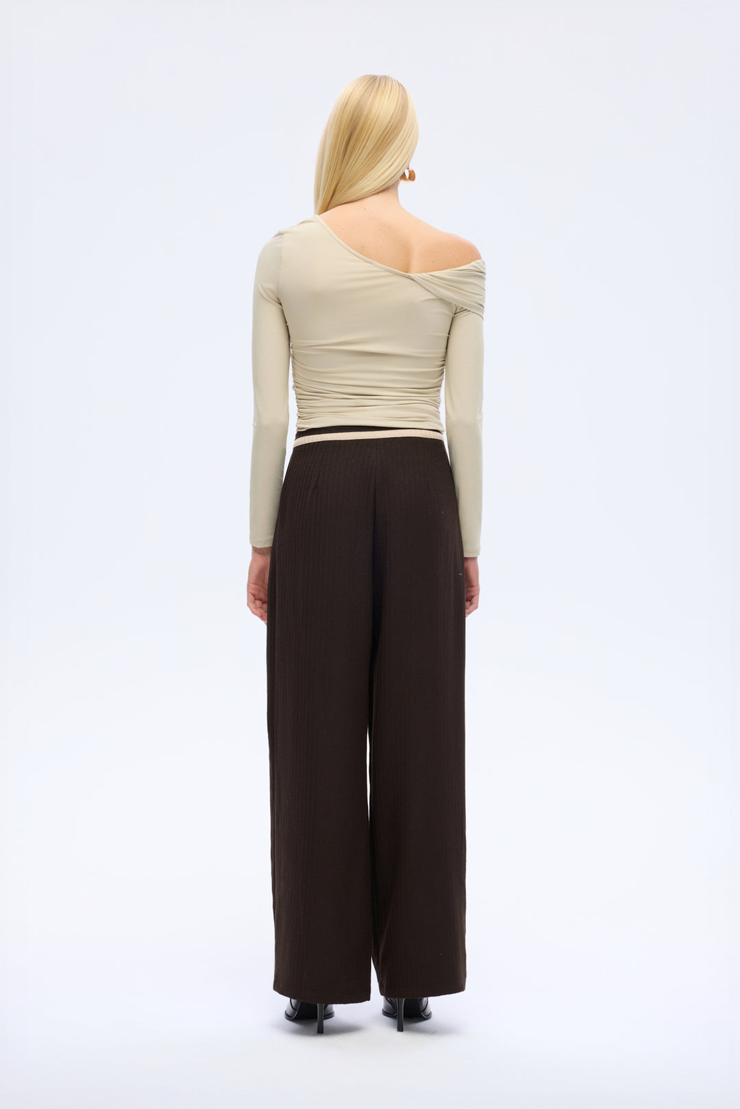 Drapeli Asimetrik Düğümlü Bluz Bej