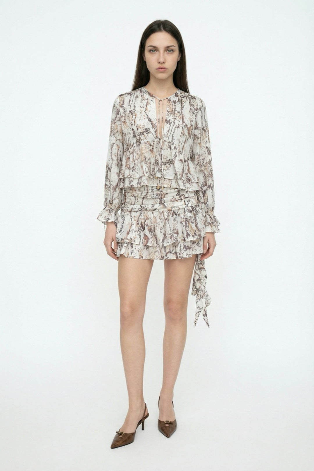 Desenli Volanlı Bağcık Detay Bluz Bej