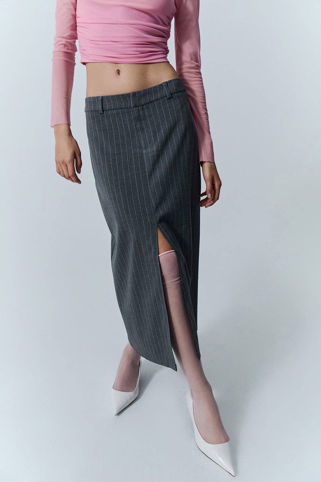 Çizgi Detaylı Önden Yırtmaçlı Midi Etek Koyu Gri