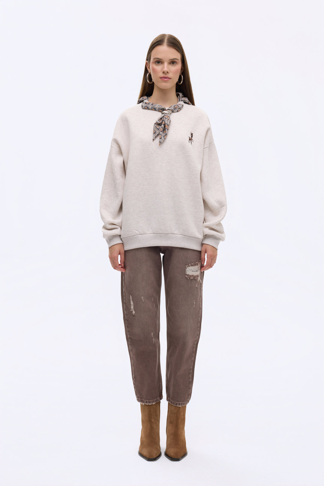 Fular Aksesuarlı Bambi Nakışlı Oversize Sweatshirt Bej