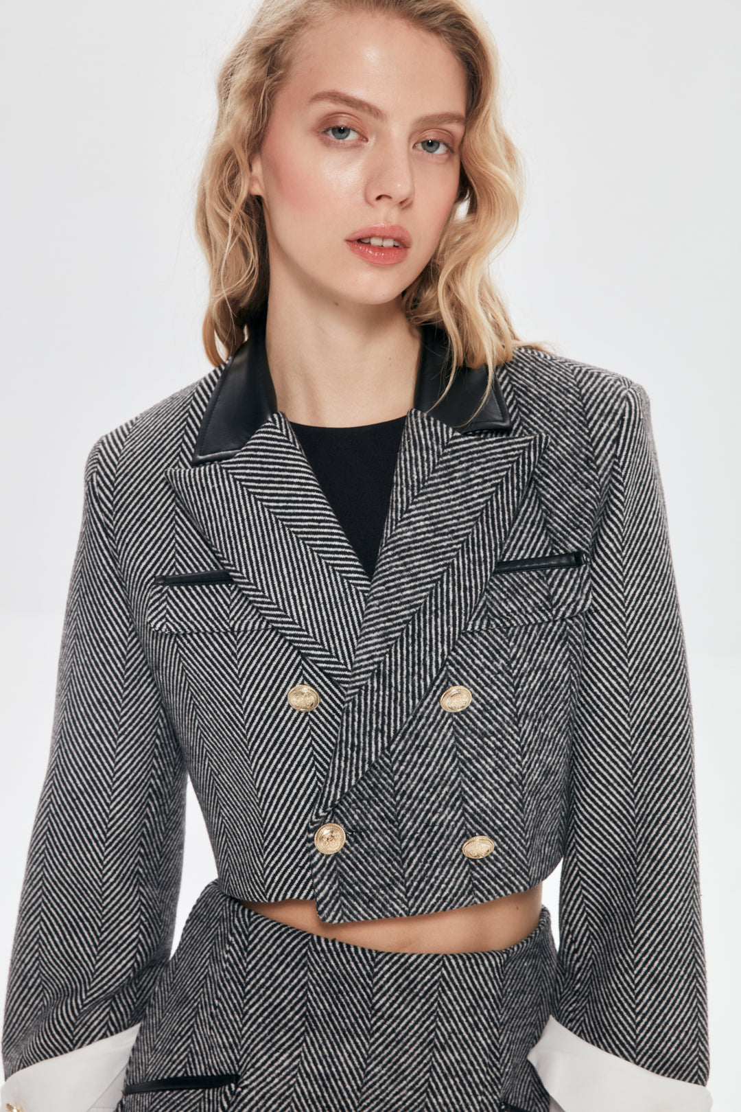 Yakası Deri Detaylı Crop Blazer Ceket Siyah