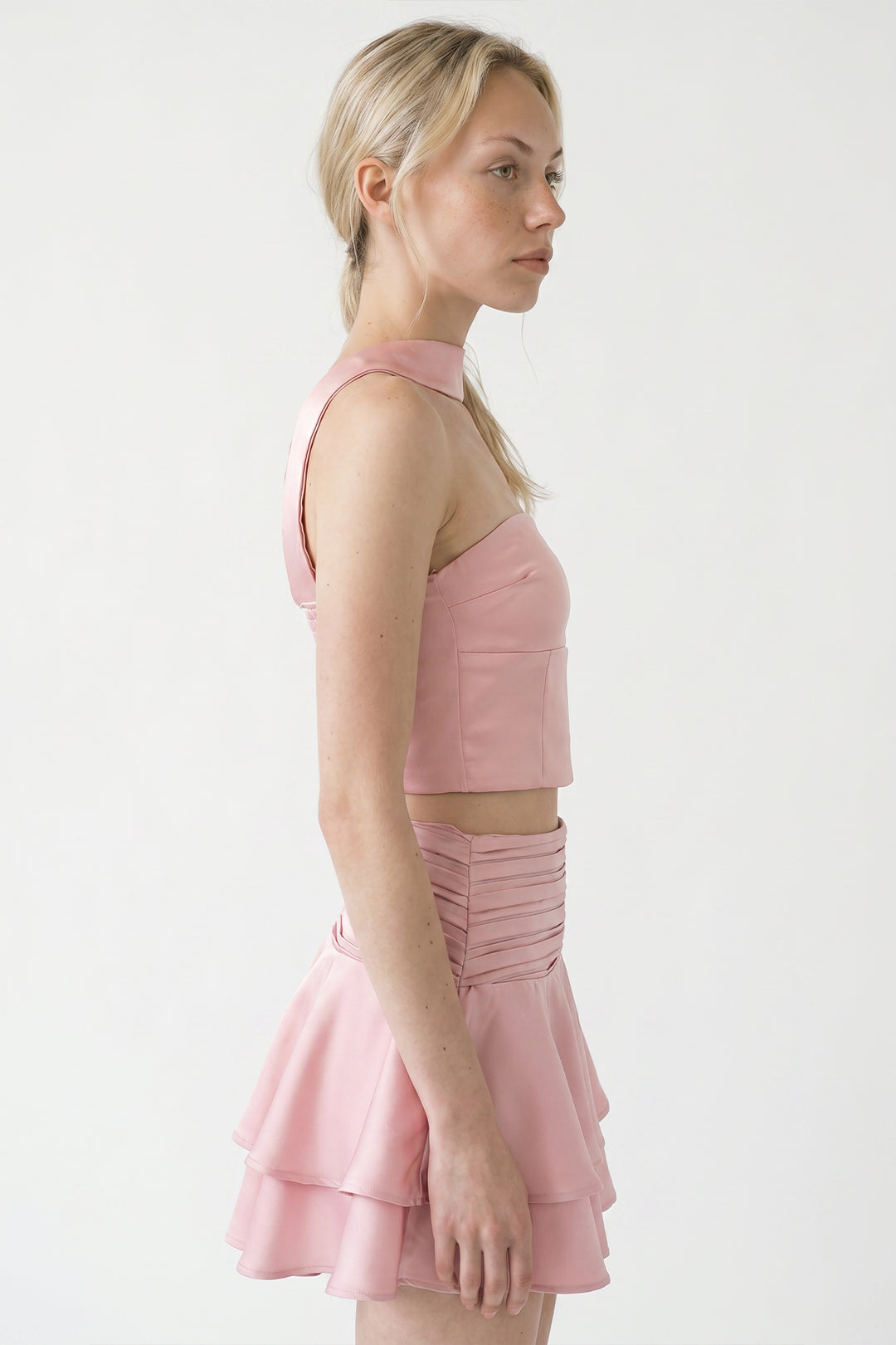 Boyundan Geçmeli Saten Crop Bluz Pudra