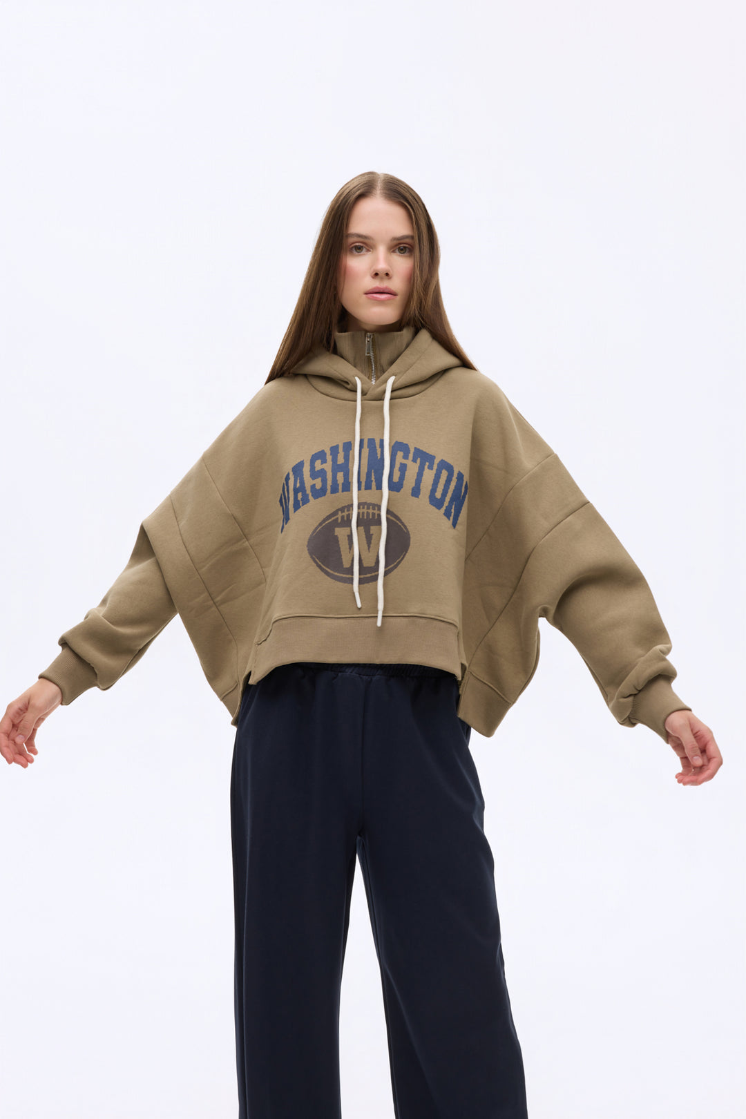 Dik Yaka Detaylı Önü Baskılı Kapüşonlu Sweatshirt Haki