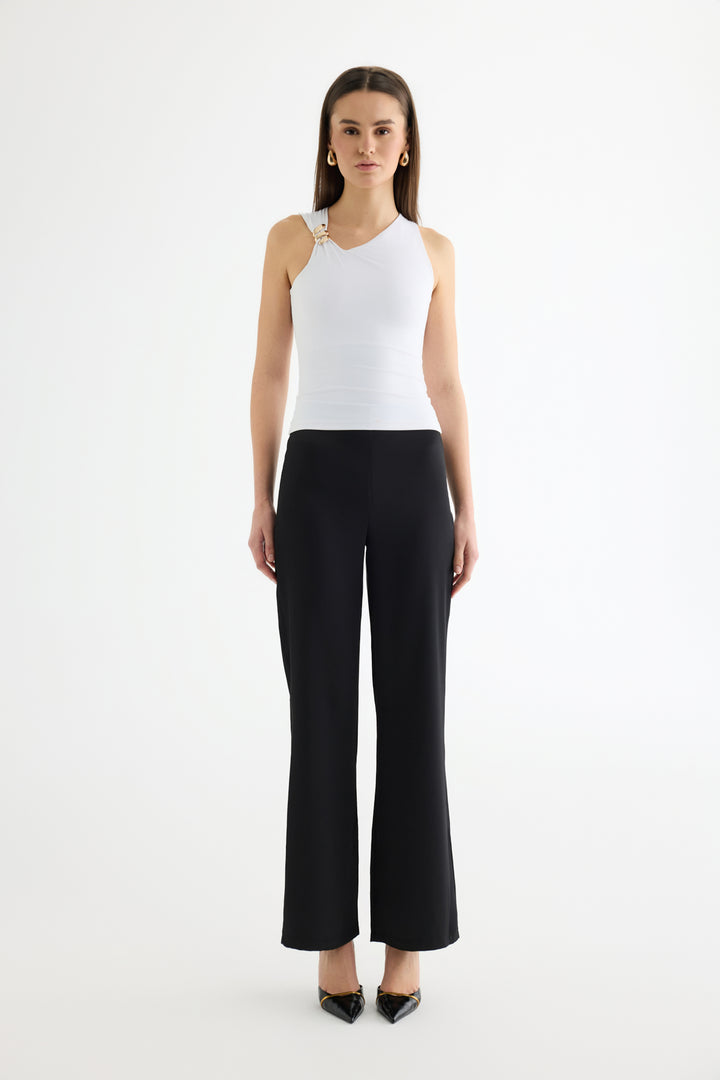 Asimetrik Yaka Metal Aksesuarlı Bluz Ekru