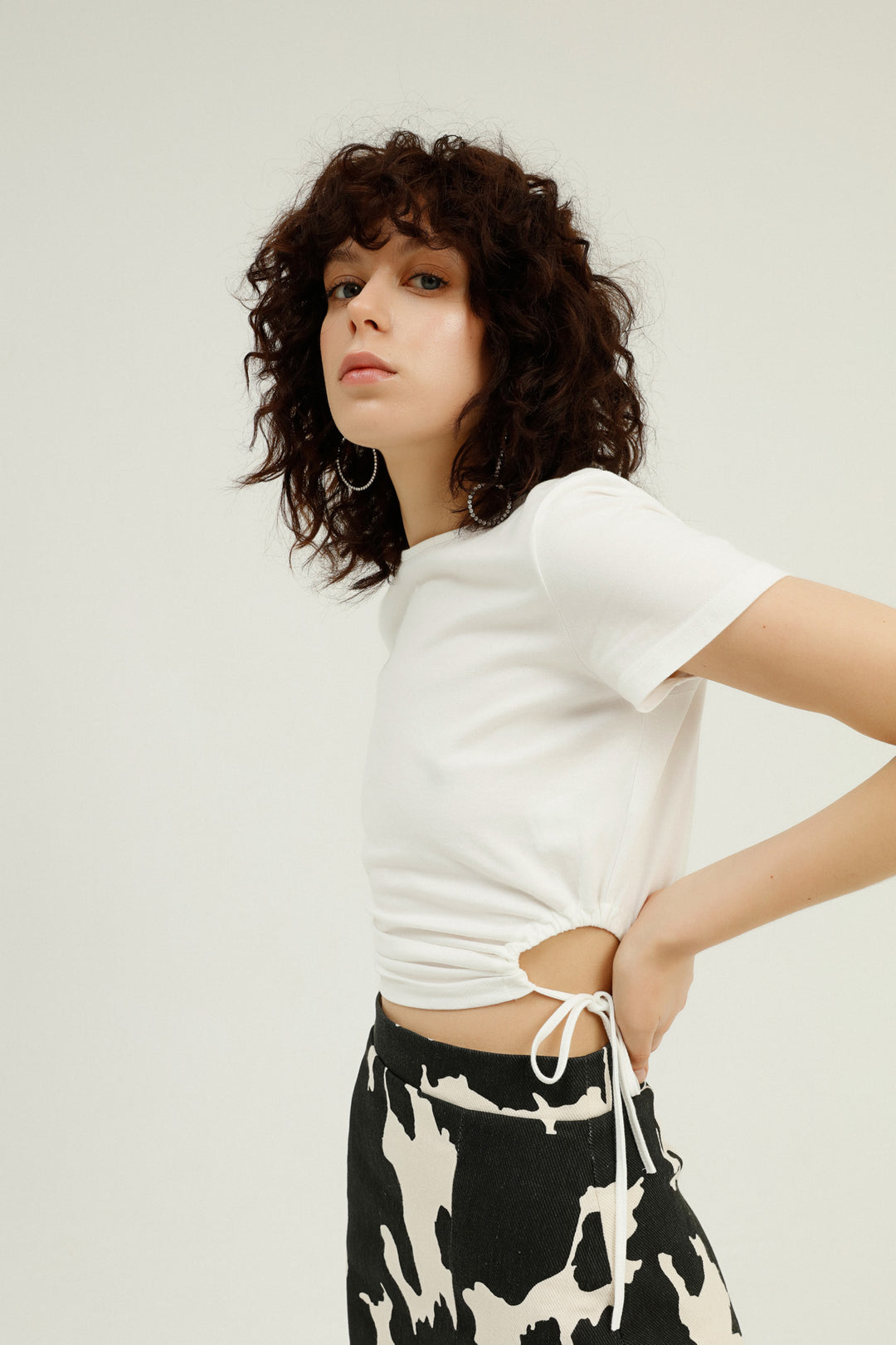 Yanları Büzgülü Dekolteli Tişört Beyaz