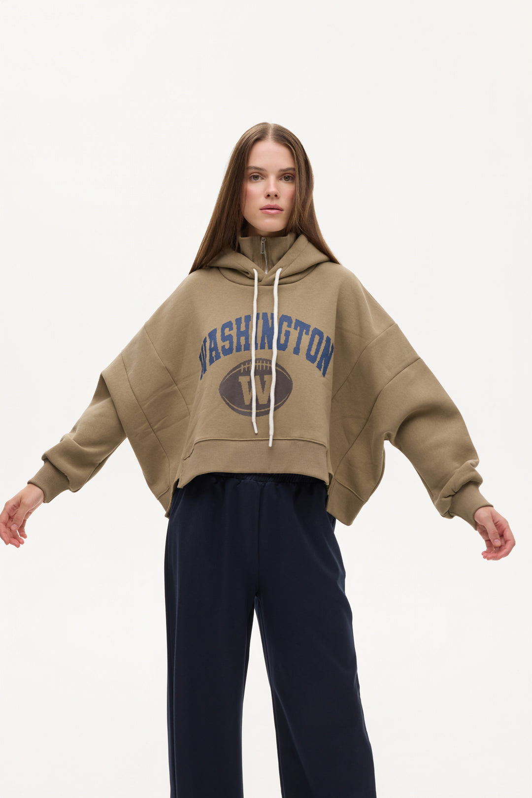 Dik Yaka Detaylı Önü Baskılı Kapüşonlu Sweatshirt Haki