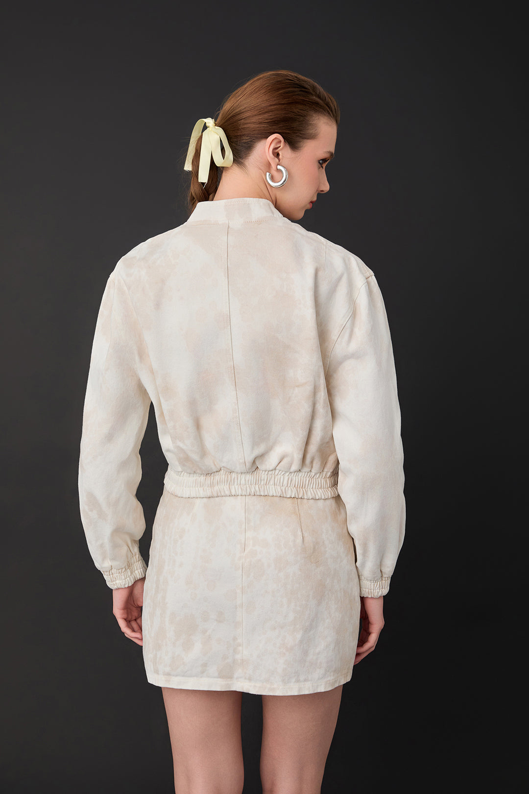 Yazı Baskılı Batik Desenli Bomber Ceket Bej