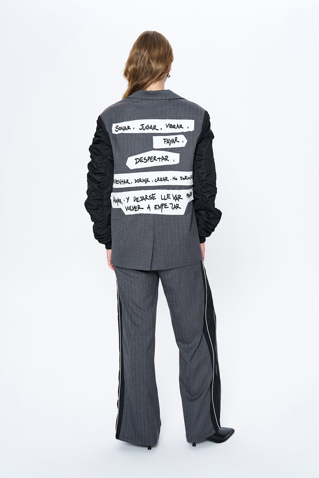 Kolu Teknik Kumaşlı Sırtı Yazılı Blazer Ceket Gri