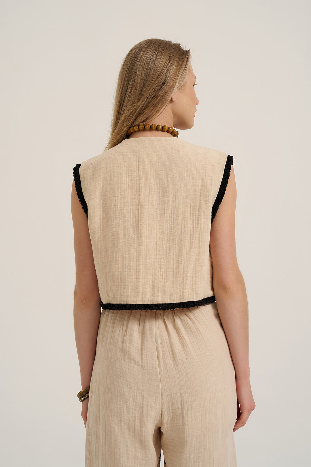 Püskül Detaylı Nakışlı Yelek Bej