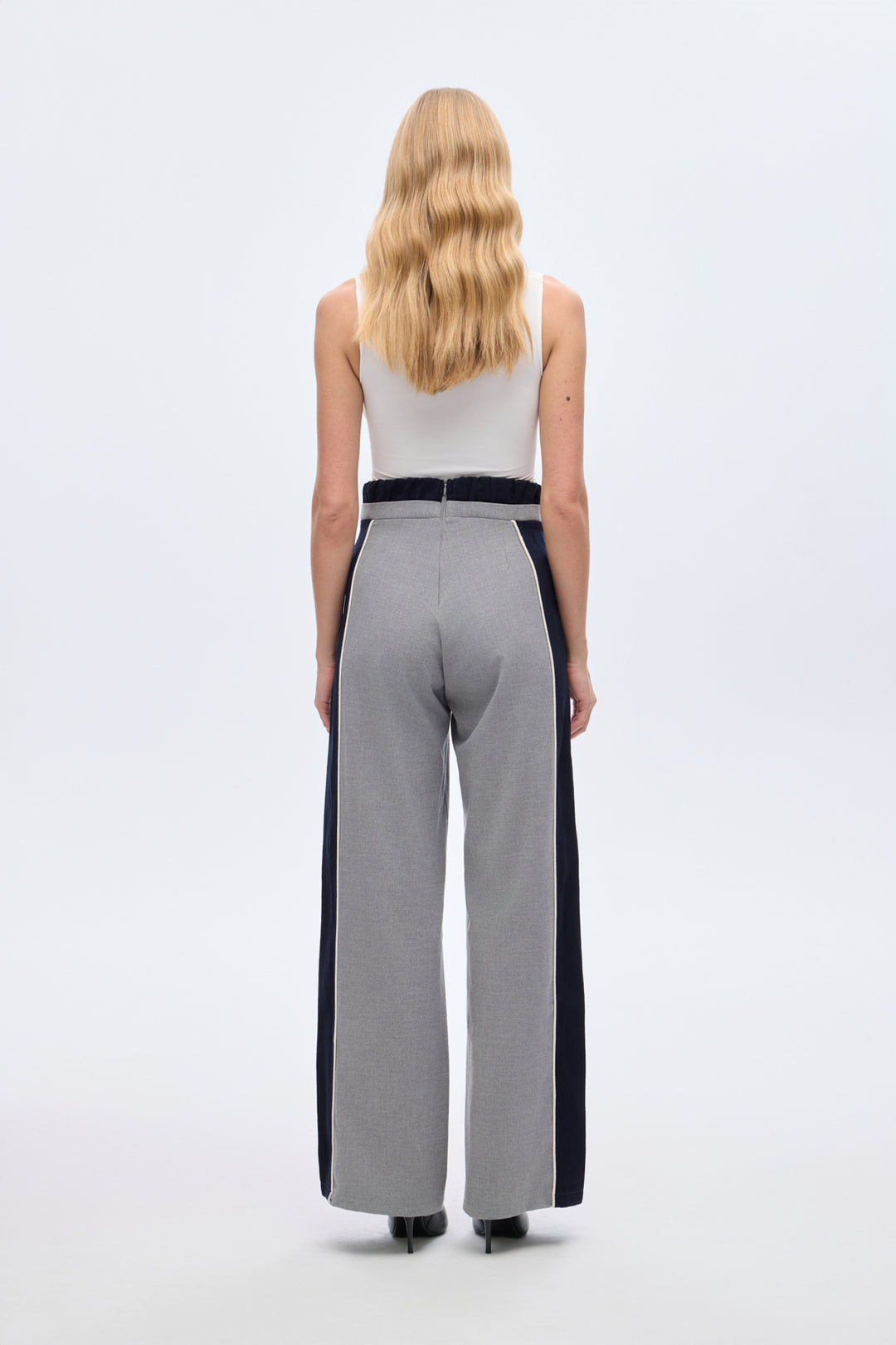 Şerit Garnili Bağcıklı Bol Paça Pantolon Gri