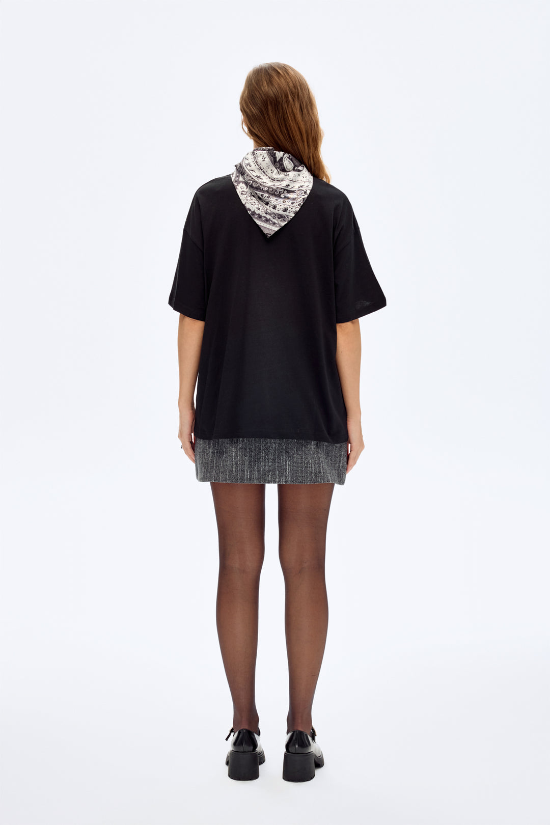 Fularlı Yazı Nakışlı Oversize Tişört Siyah