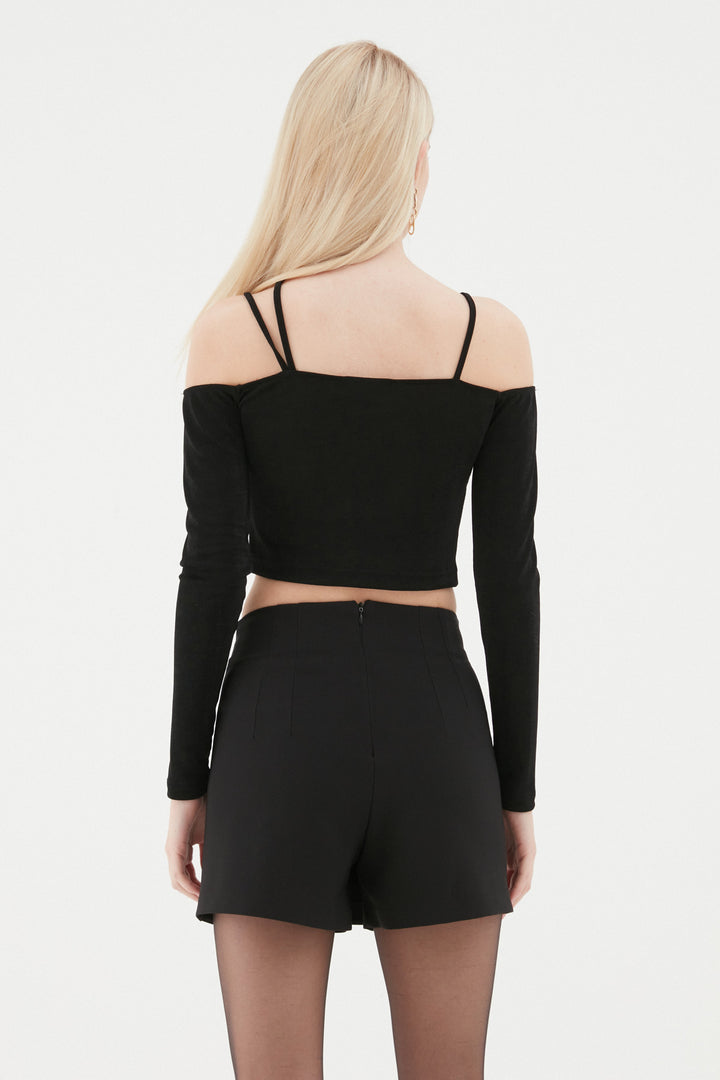 Zincir Aksesuarlı Yırtmaç Detaylı Şort Etek Siyah
