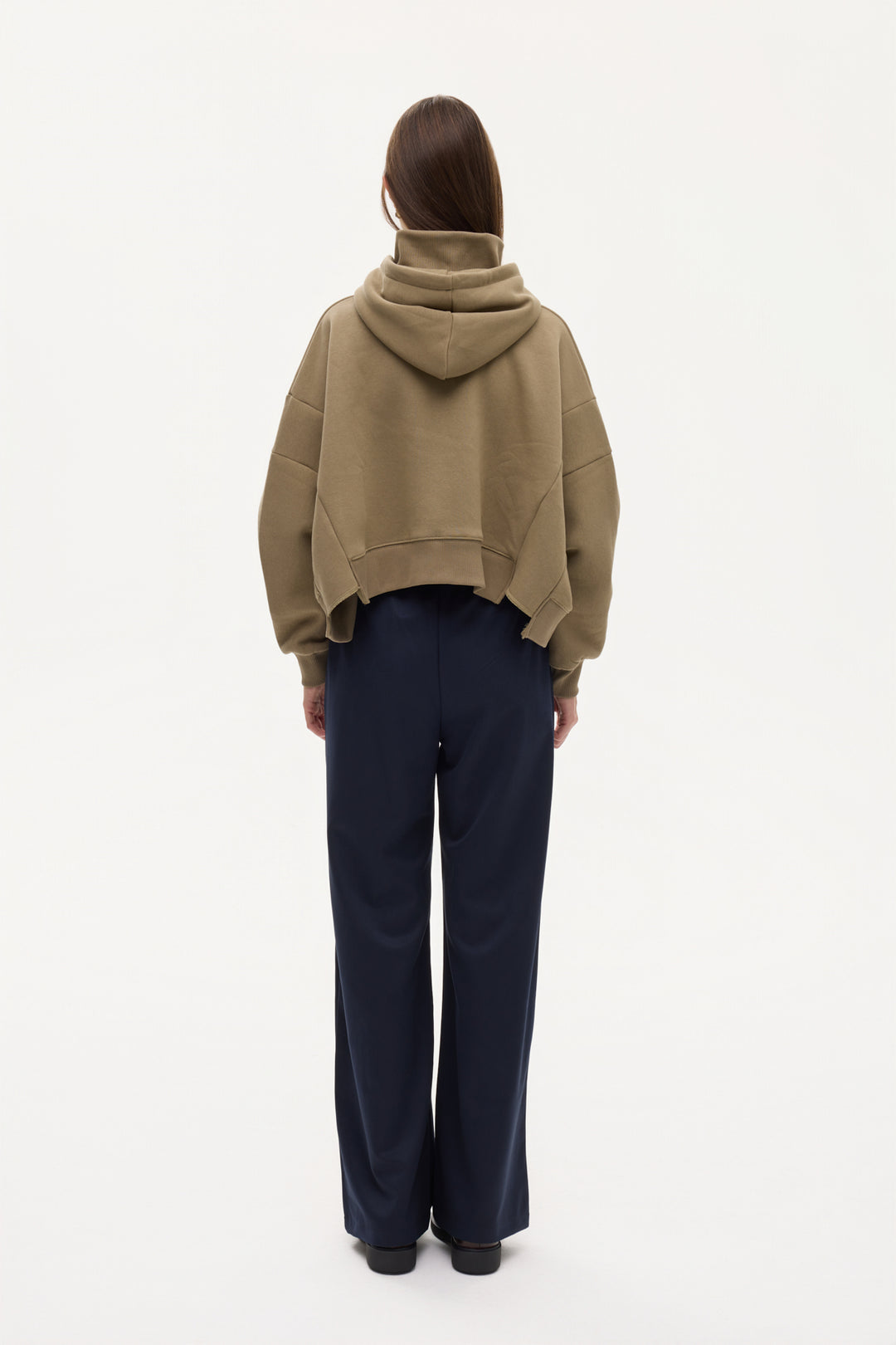 Dik Yaka Detaylı Önü Baskılı Kapüşonlu Sweatshirt Haki