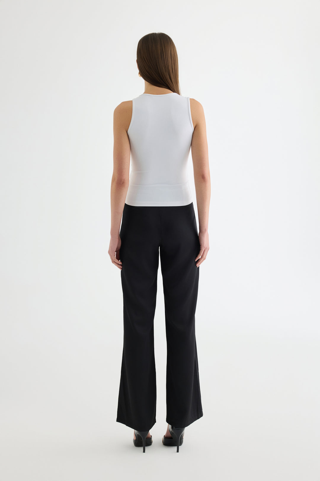 Asimetrik Yaka Metal Aksesuarlı Bluz Ekru