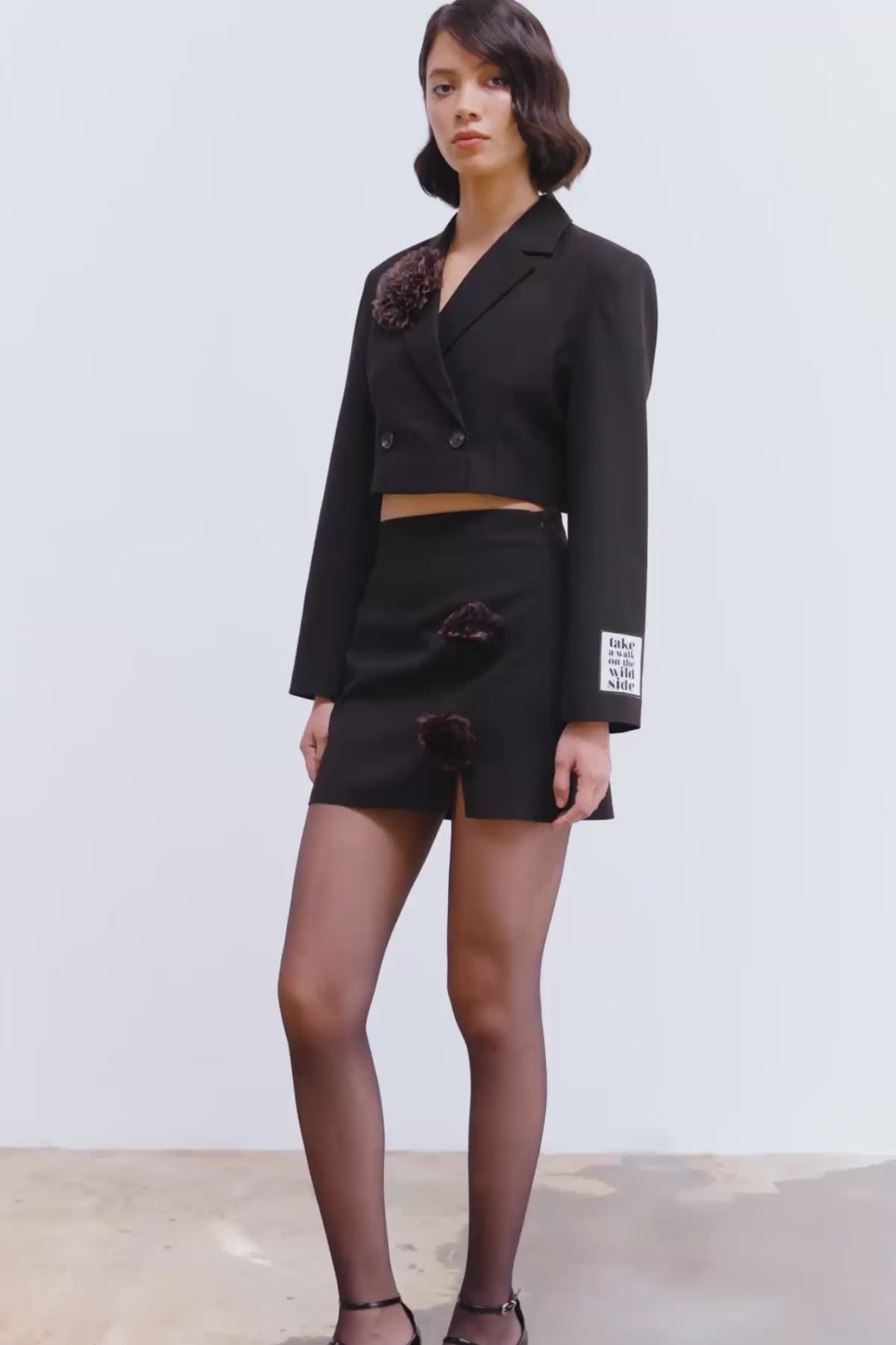 Gül Aksesuarlı Crop Blazer Ceket Siyah