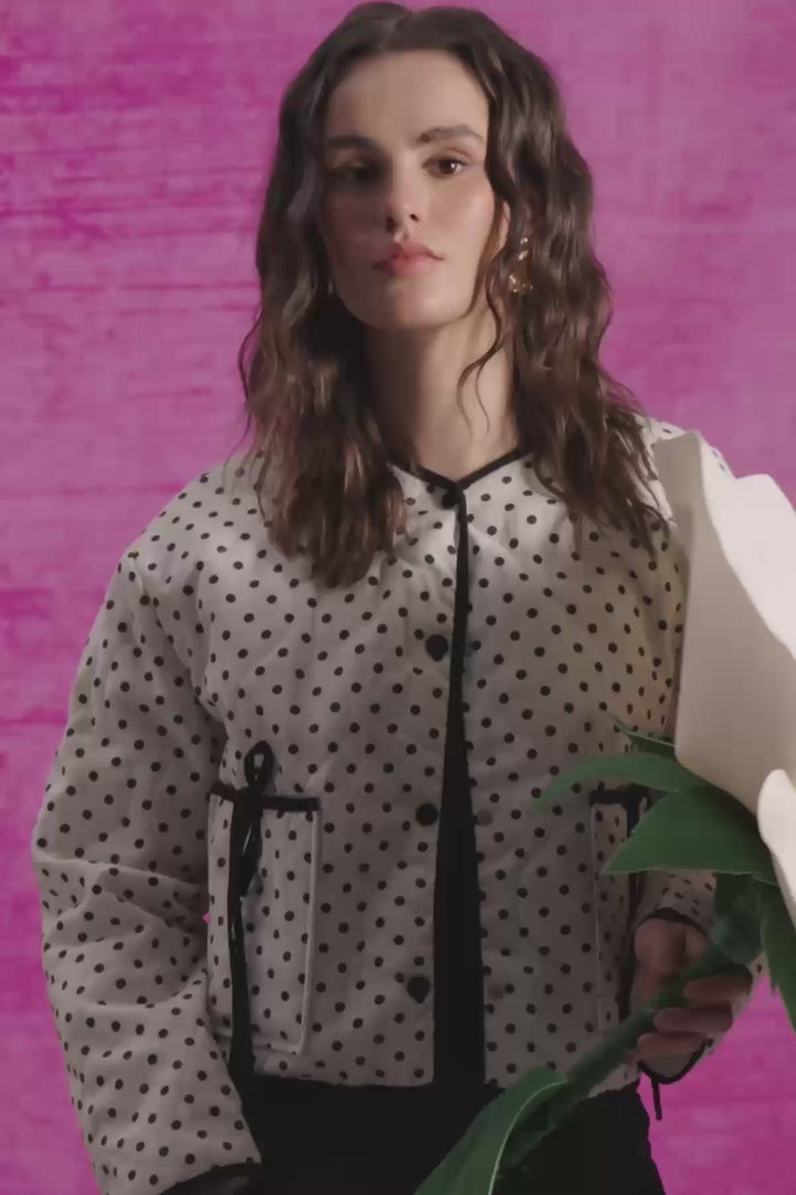 Puantiyeli Bağcıklı Kapitone Ceket Krem