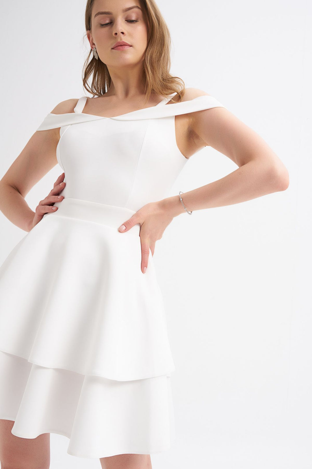 Askılı Düşük Omuz Kat Kat Elbise Ekru