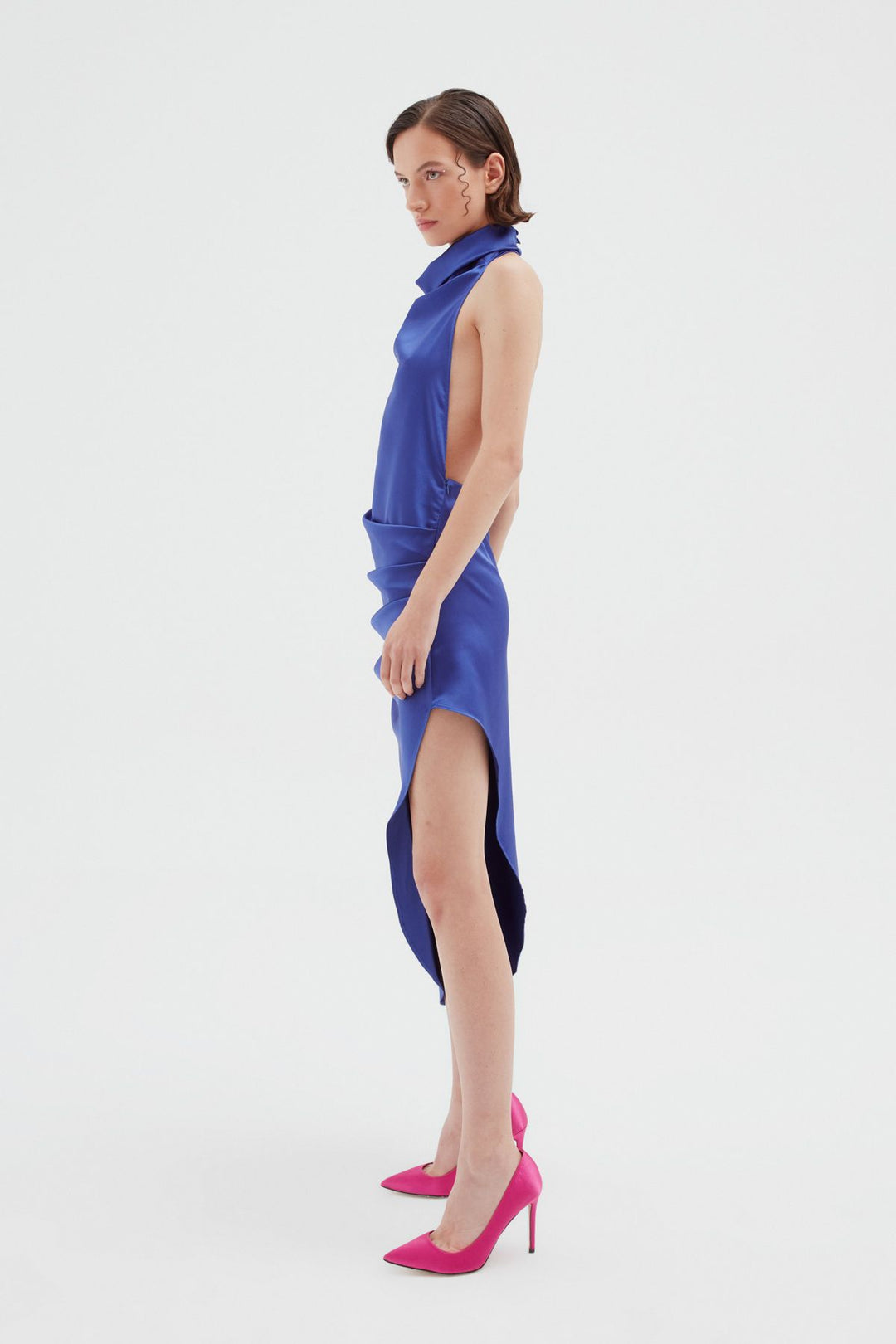 Sırt Dekolteli Yırtmaçlı Saten Elbise Sax