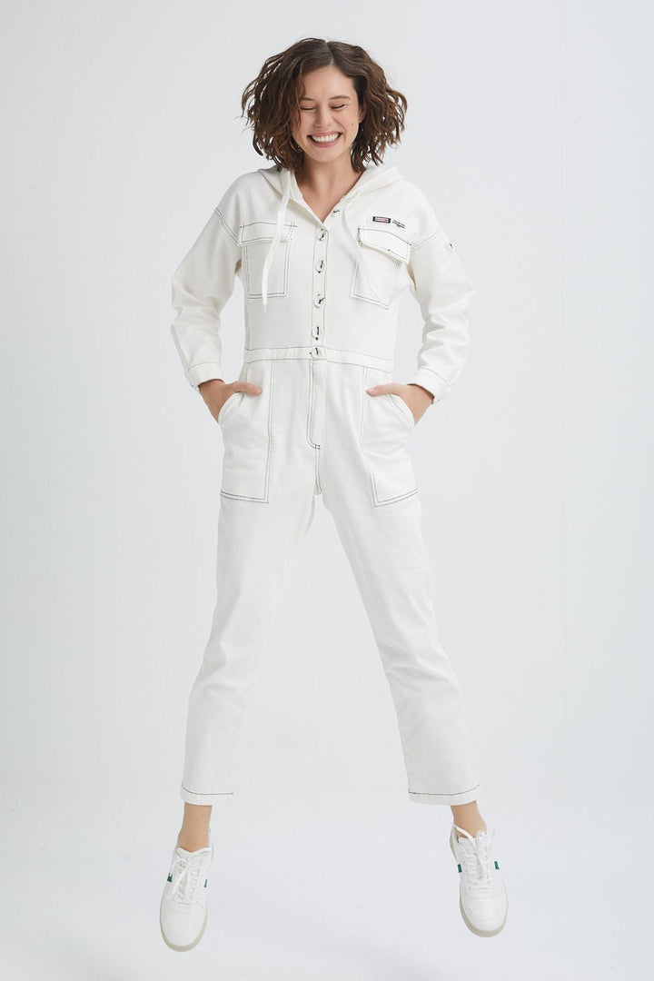 Kapüşonlu Önü Düğmeli Cep Detaylı Tulum Beyaz