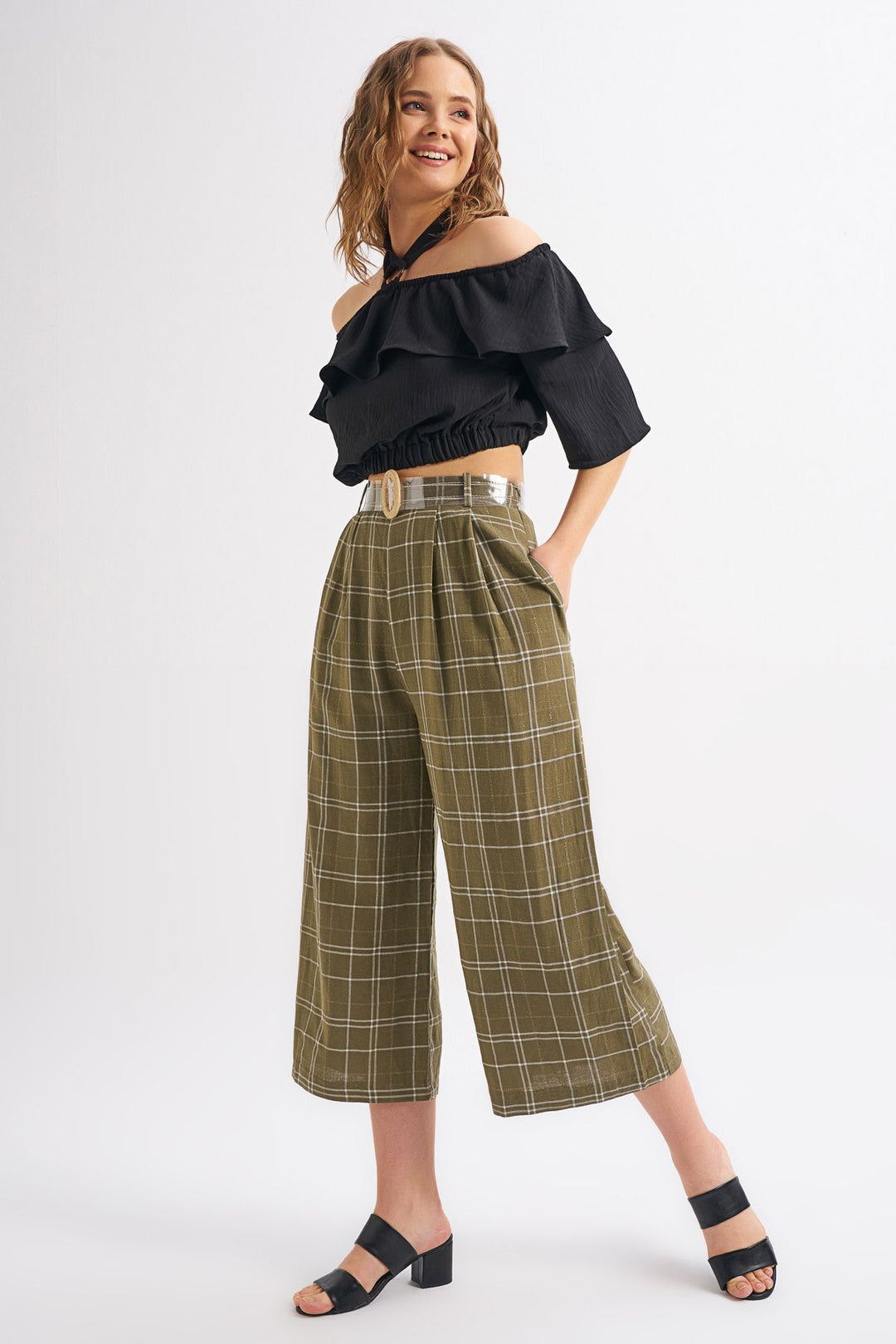 Halter Neck Detailed Flounce Blouse Black