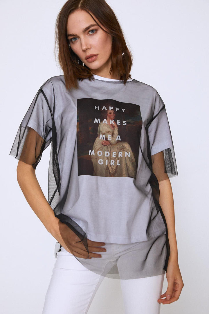 Üzeri Tüllü Baskılı Uzun Tişört Beyaz