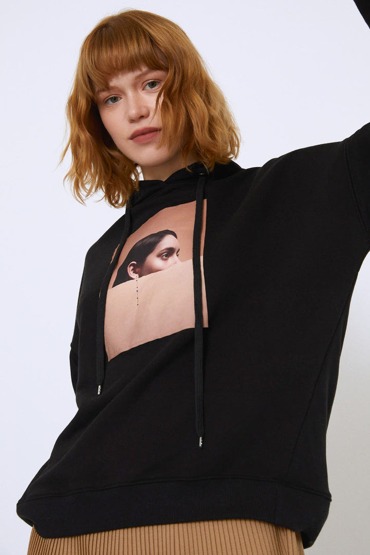 Front Printed Hoodie Sweatshirt Black