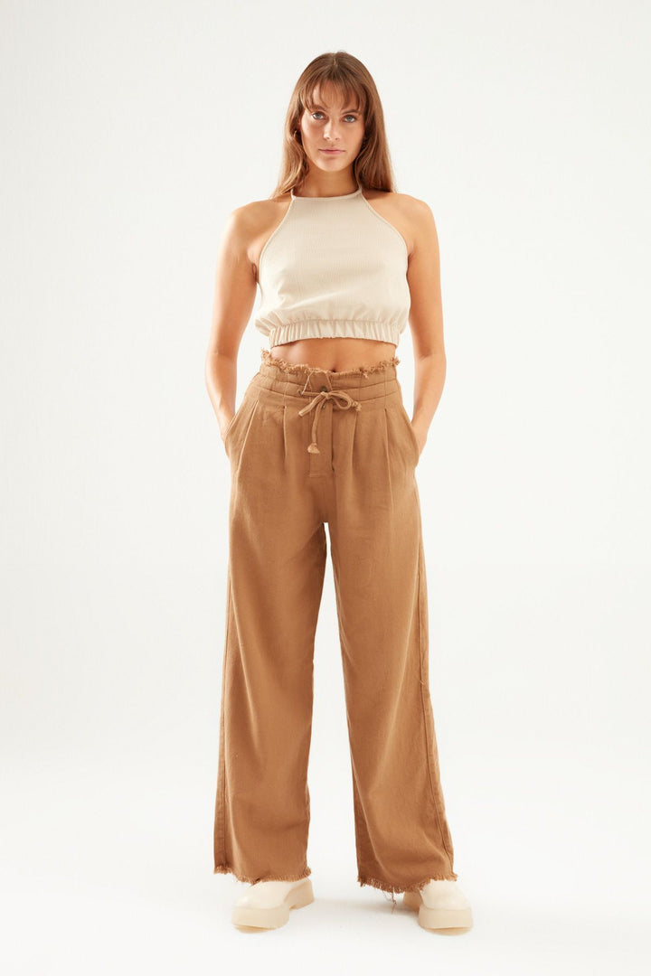 Halter Yaka Beli Lastikli Bluz Bej