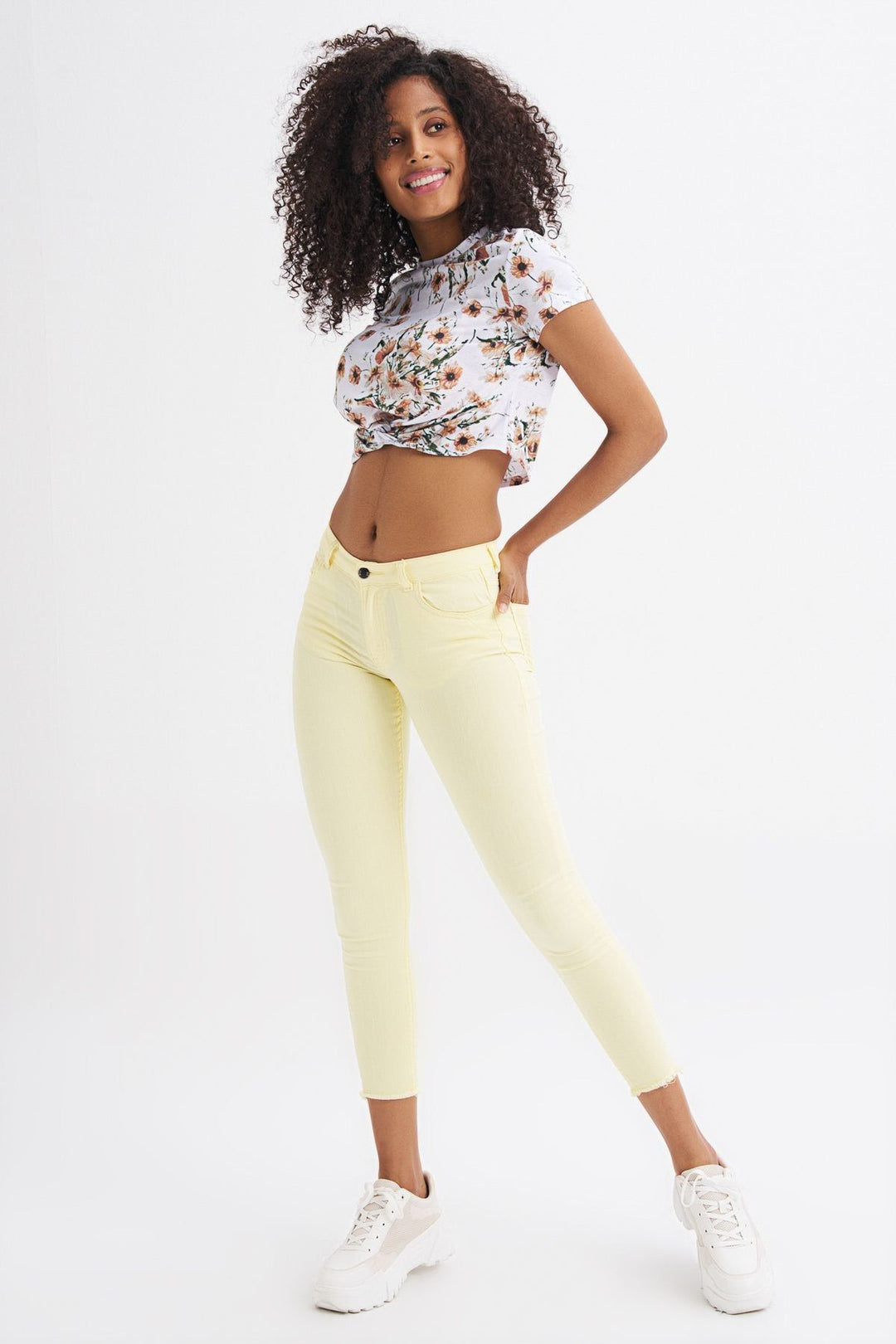 Çiçek Desenli Önü Bağlamalı Tişört Ekru