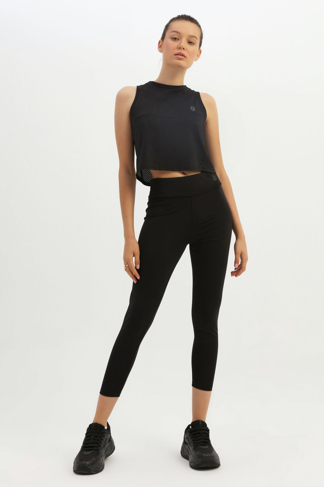 Arkası Fileli Spor Üst Siyah