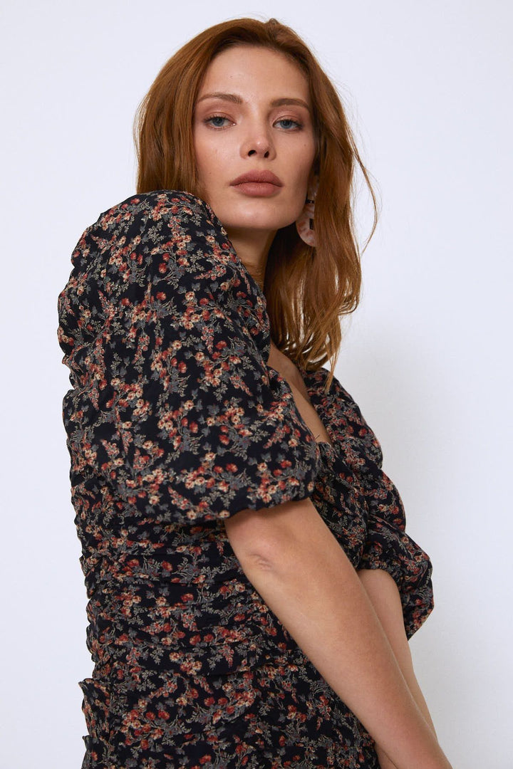 Kare Yaka Büzgülü Elbise Siyah