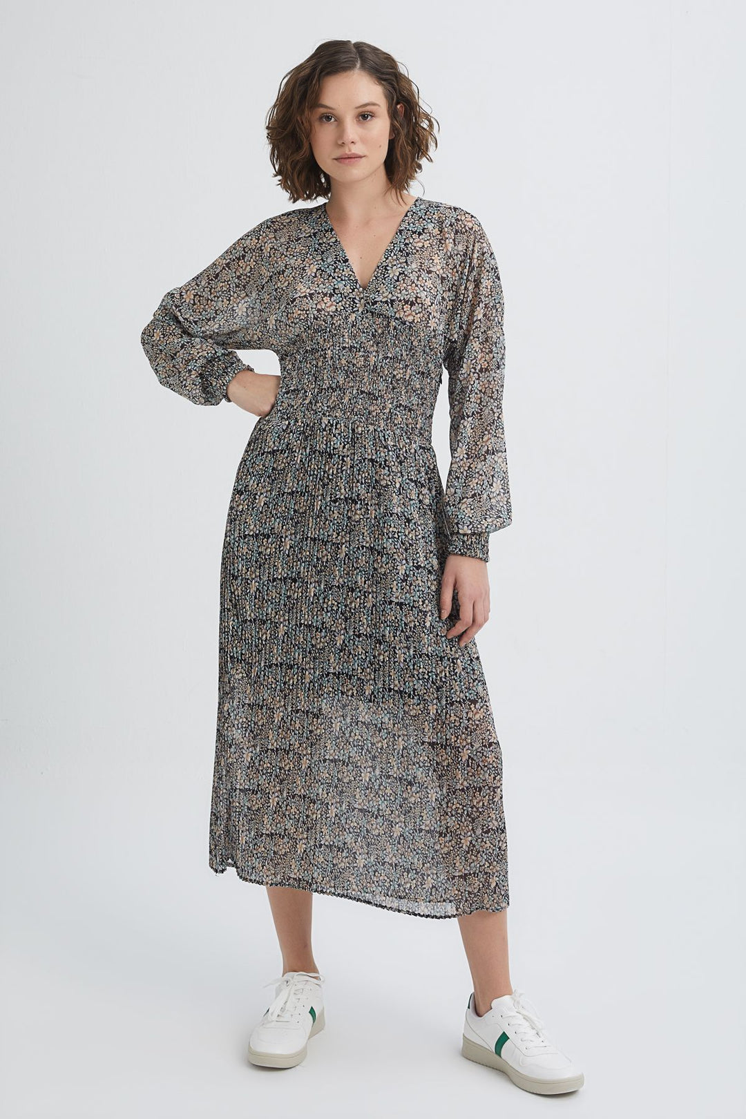 V Neck Gipe Dress Black