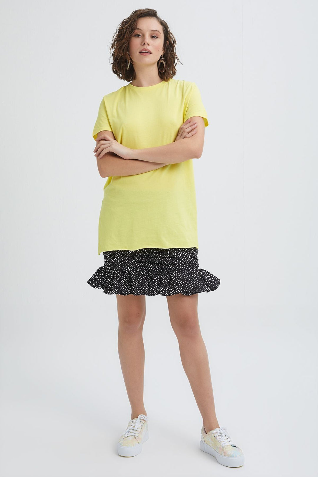 Bisiklet Yaka Yanı Yırtmaçlı Tişört Sarı