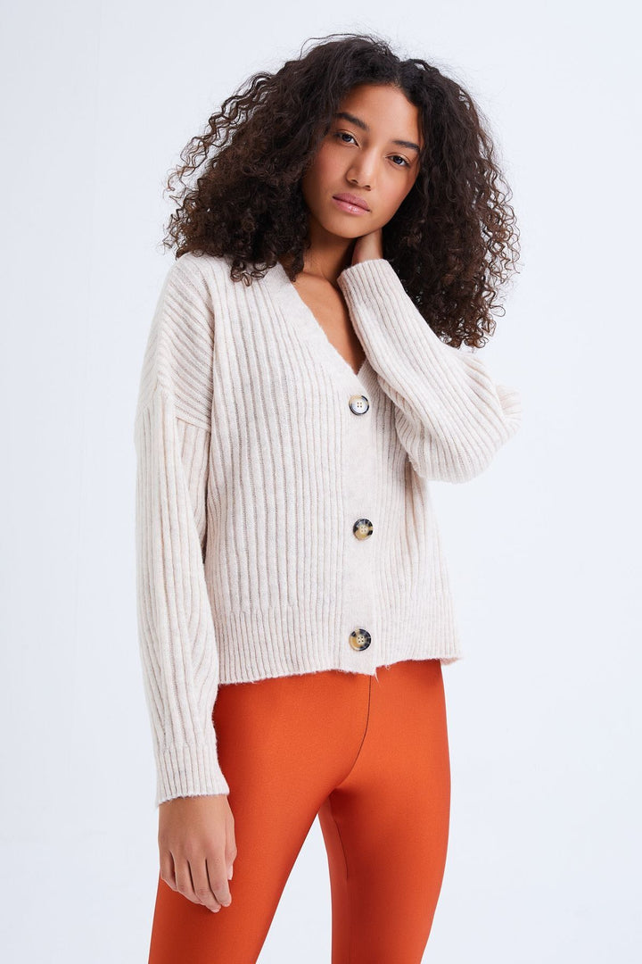 Düğmeli Hırka Taş