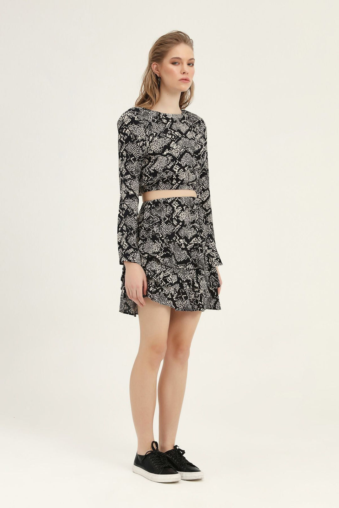 Patterned Waistband Vrop Blouse Black