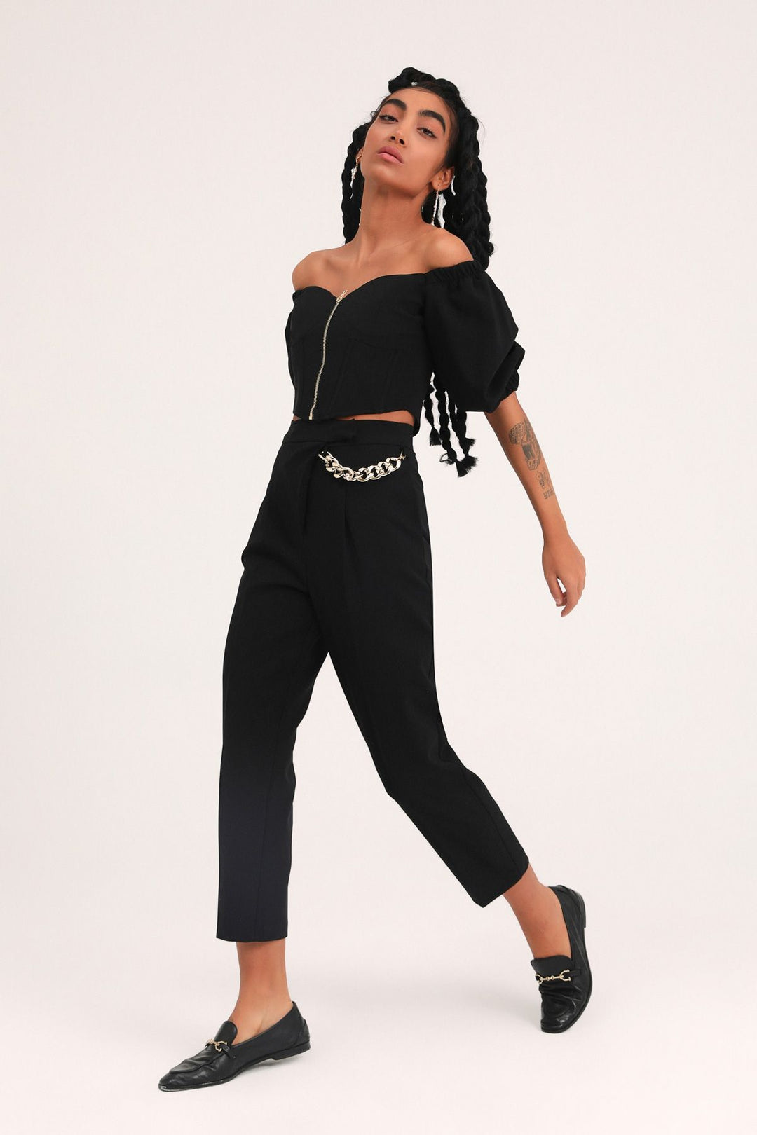 Zincir Aksesuarlı Yüksel Bel Pantolon Siyah