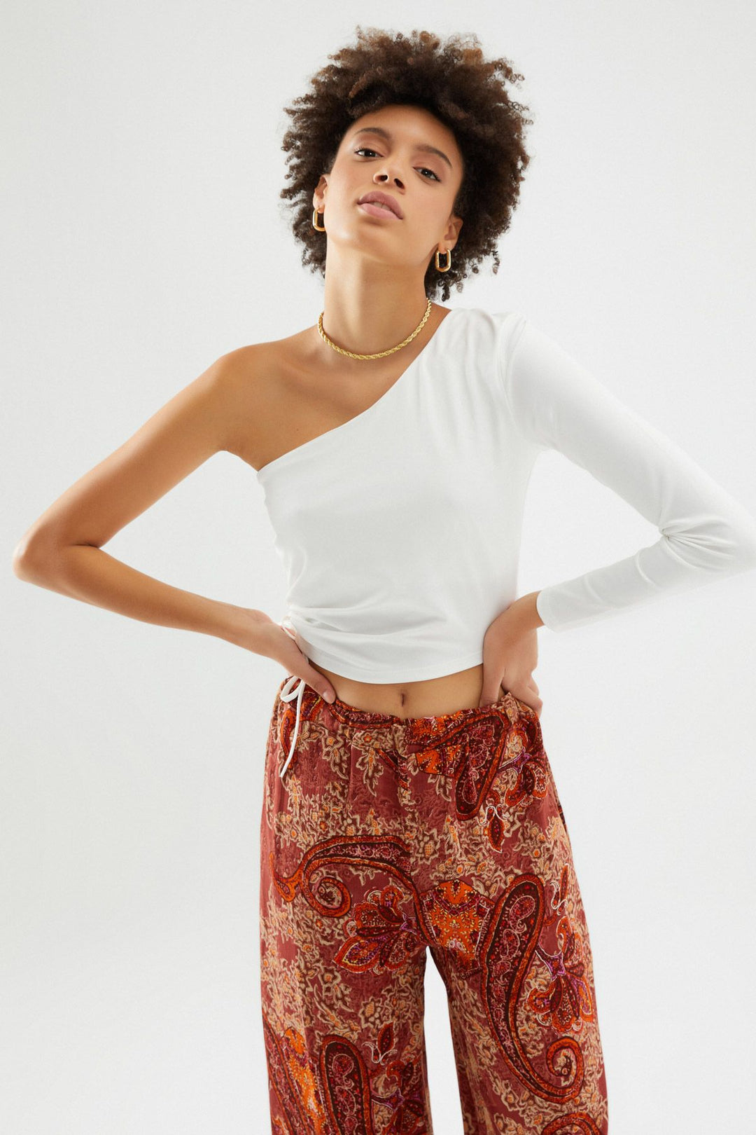 Büzgülü Tek Kol Bluz Beyaz