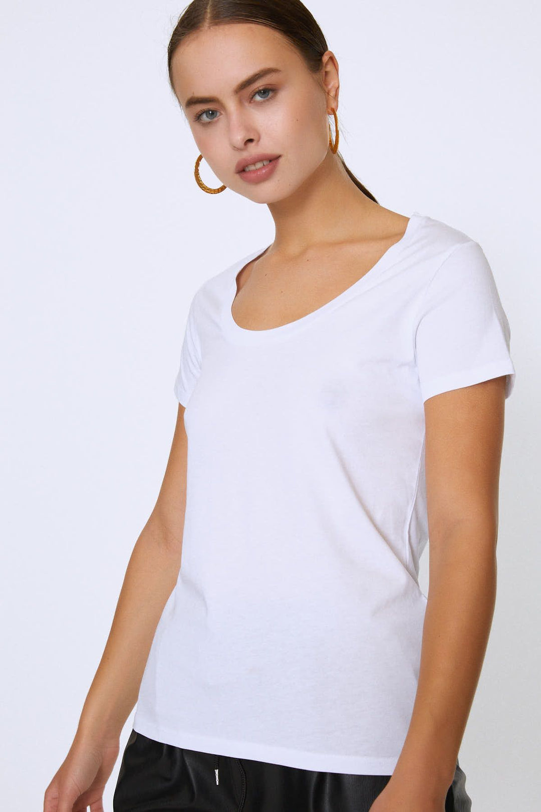 Geniş Yaka Basic Tişört Beyaz