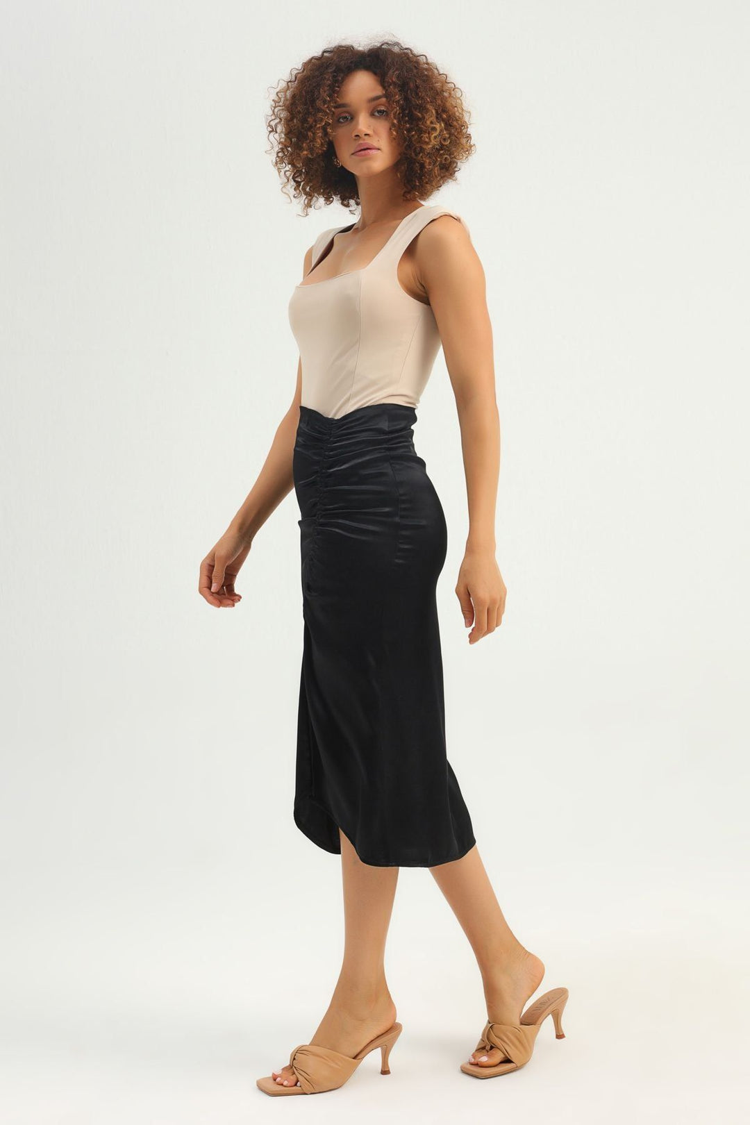 Vatkalı Kare Yaka Bodysuit Bej