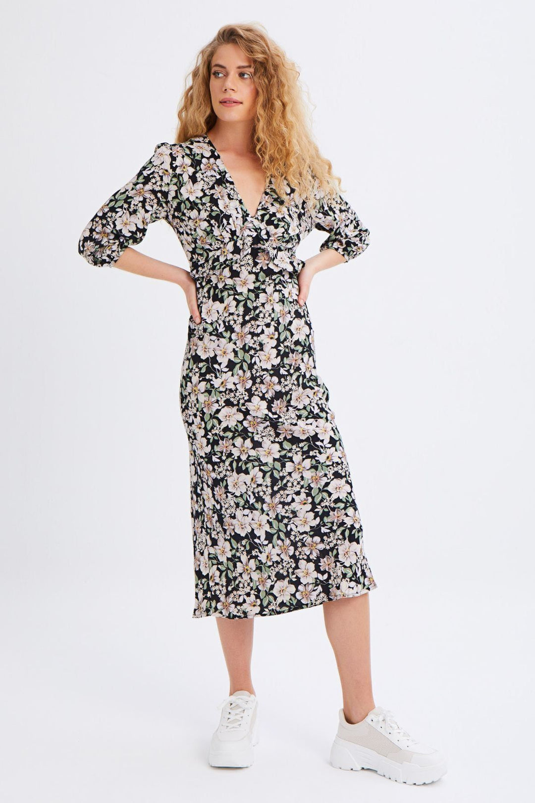 V Neck Ruffle Detailed Dress Black