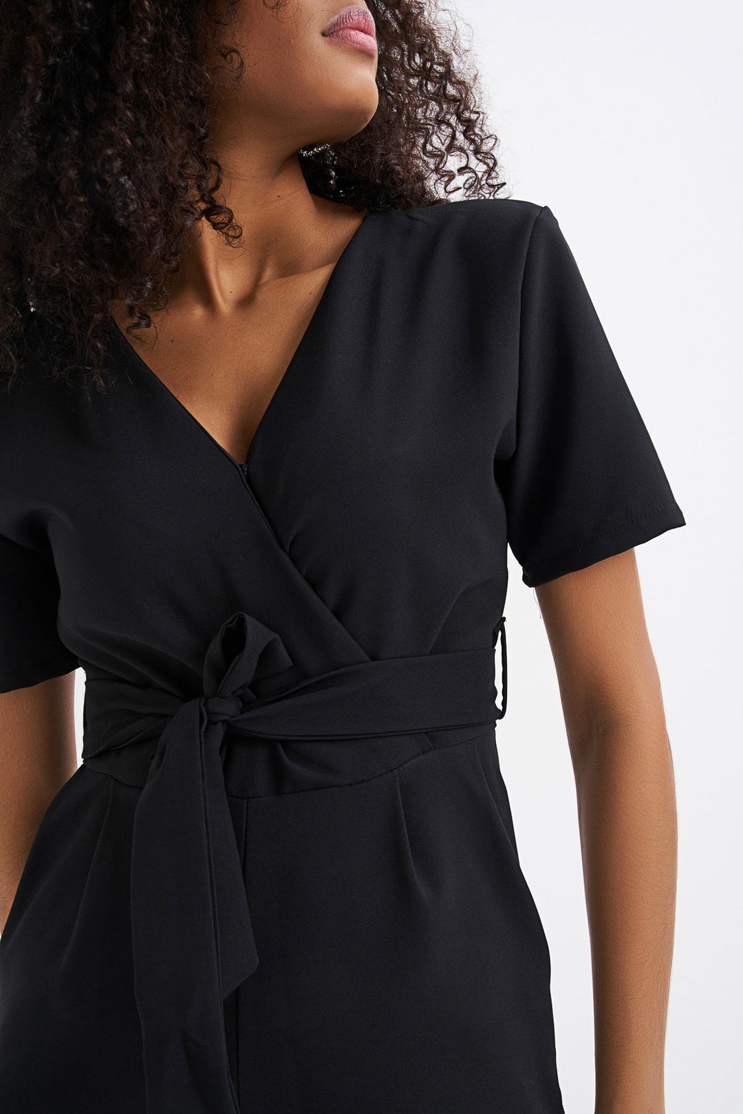 Kruvaze Beli Kuşaklı Tulum Siyah