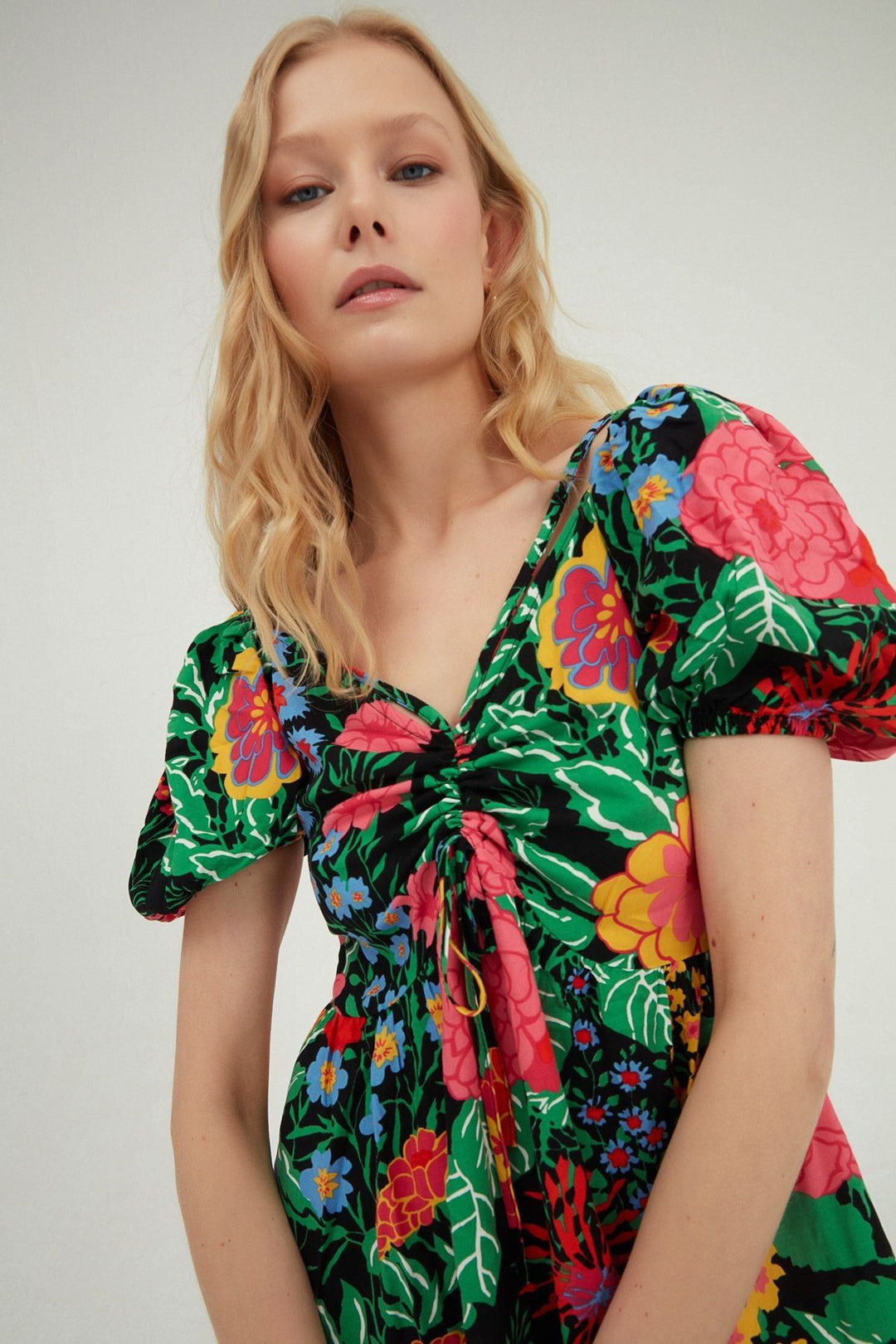 Çiçekli Balon Kol Mini Elbise Siyah