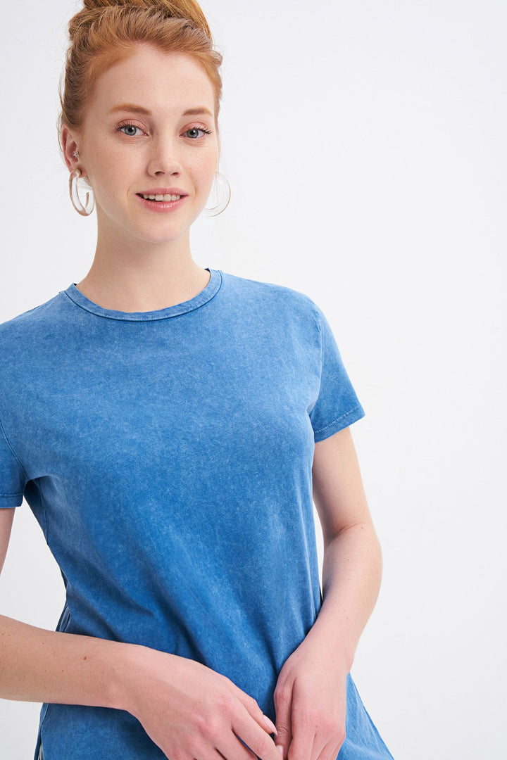 Yanı Yırtmaçlı Bisiklet Yaka Tişört İndigo