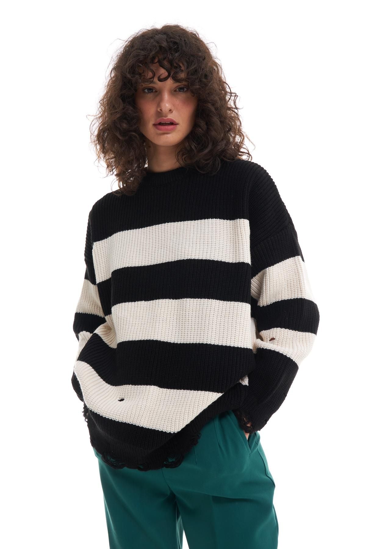 Block Color Ripped Oversize Sweater Black