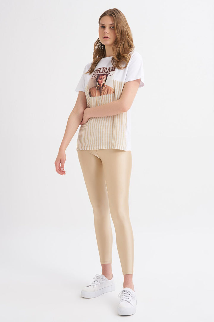 Garnili Baskılı Aksesuar Detaylı Tişört Beyaz