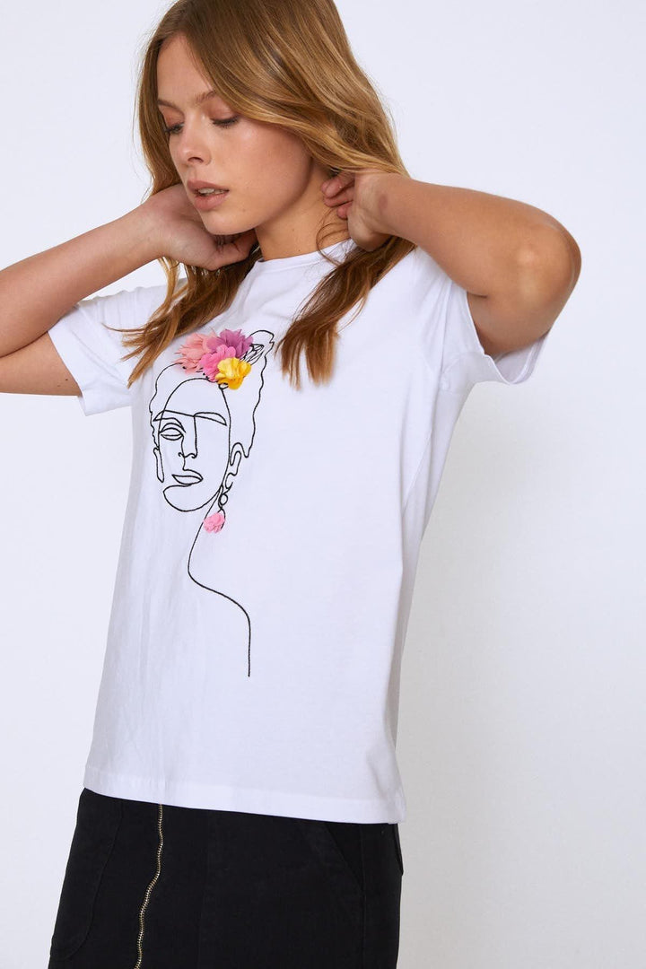 Nakışlı Aksesuar Detaylı Tişört Beyaz