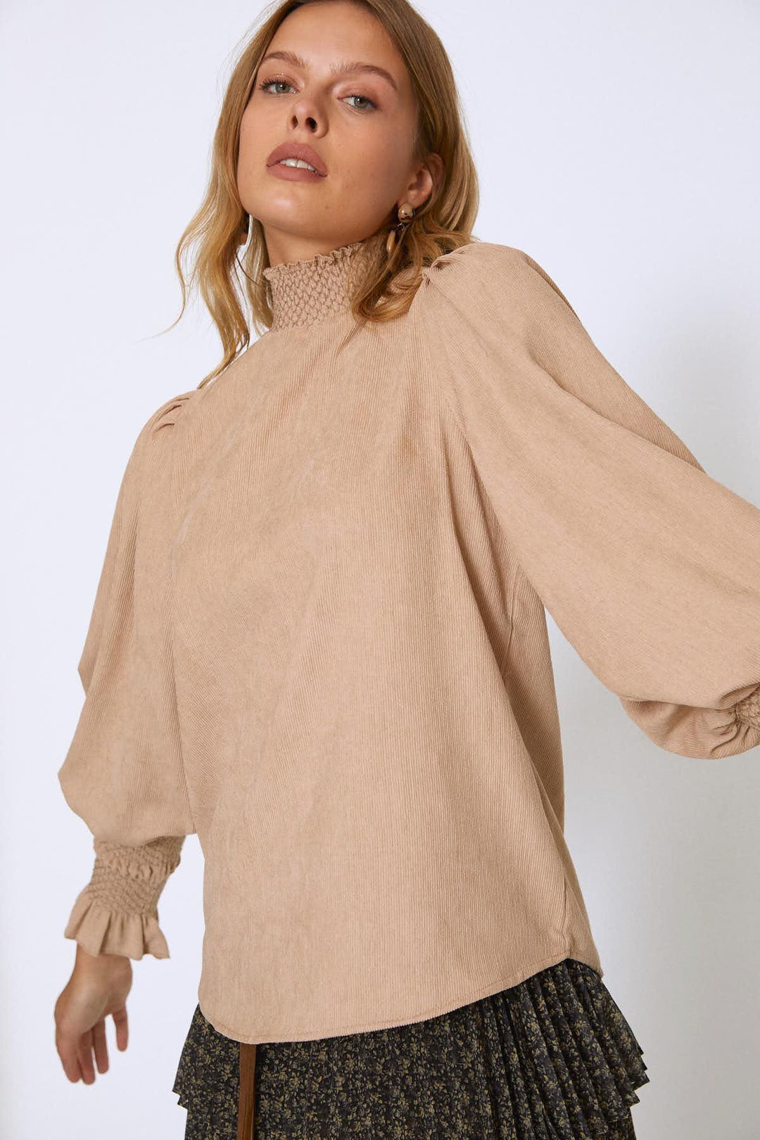 Kolları Gipeli Kadife Bluz Bej
