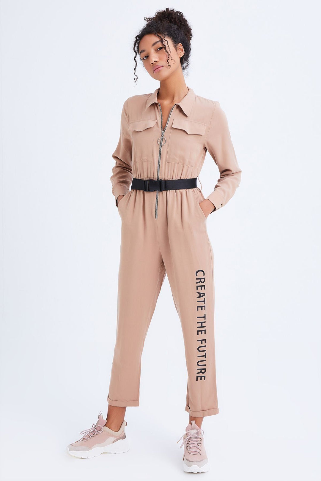 Kemerli Yazı Detaylı Tulum Camel