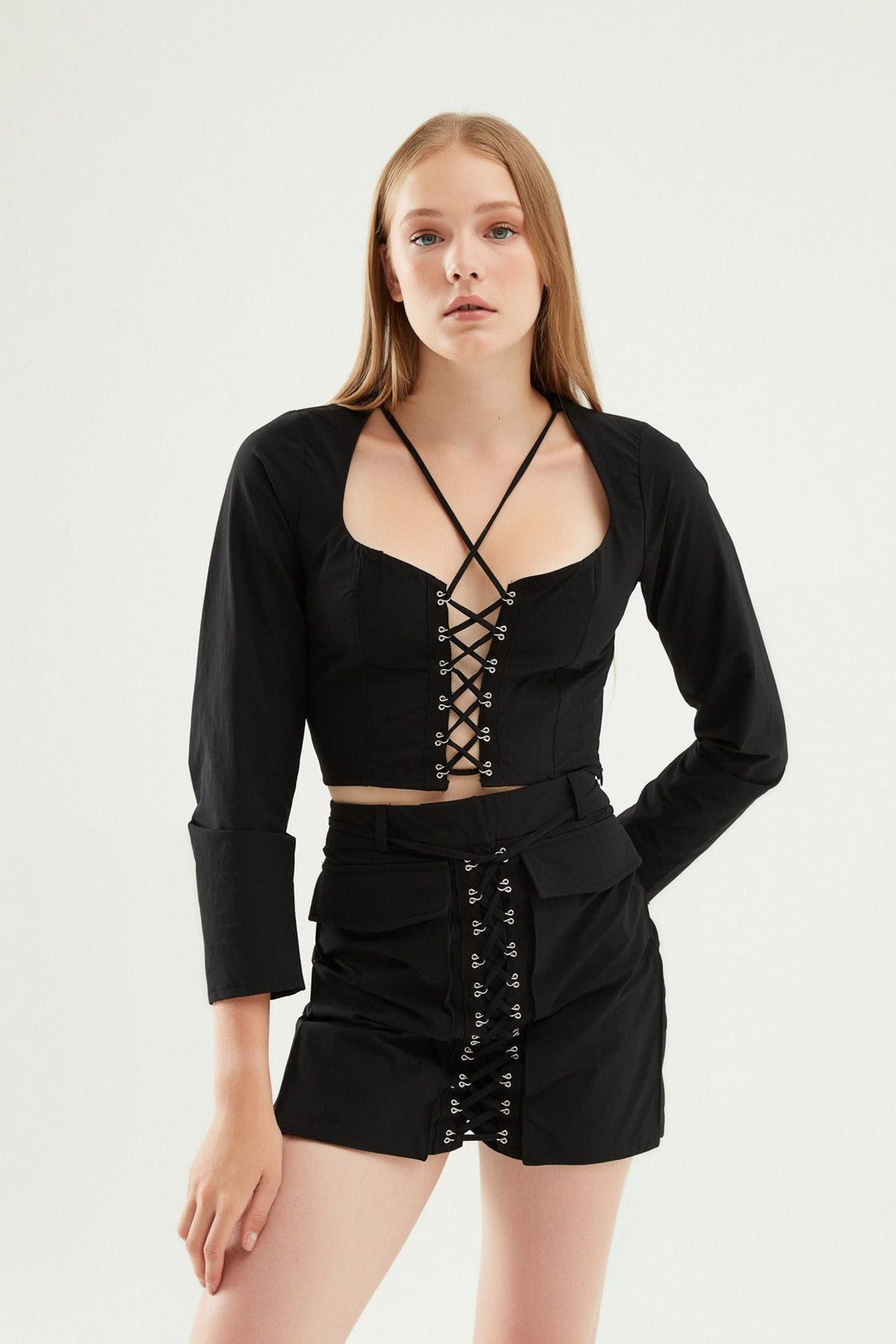 Önü Bağlamalı Crop Bluz Siyah